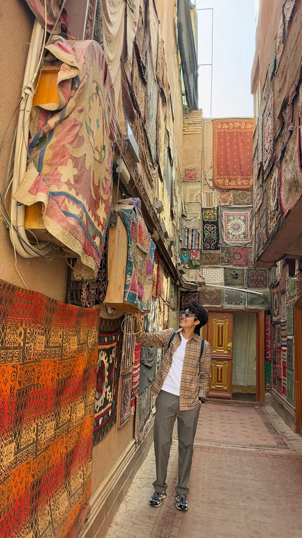 2026.5-Korean guests at Kashgar Ancient City