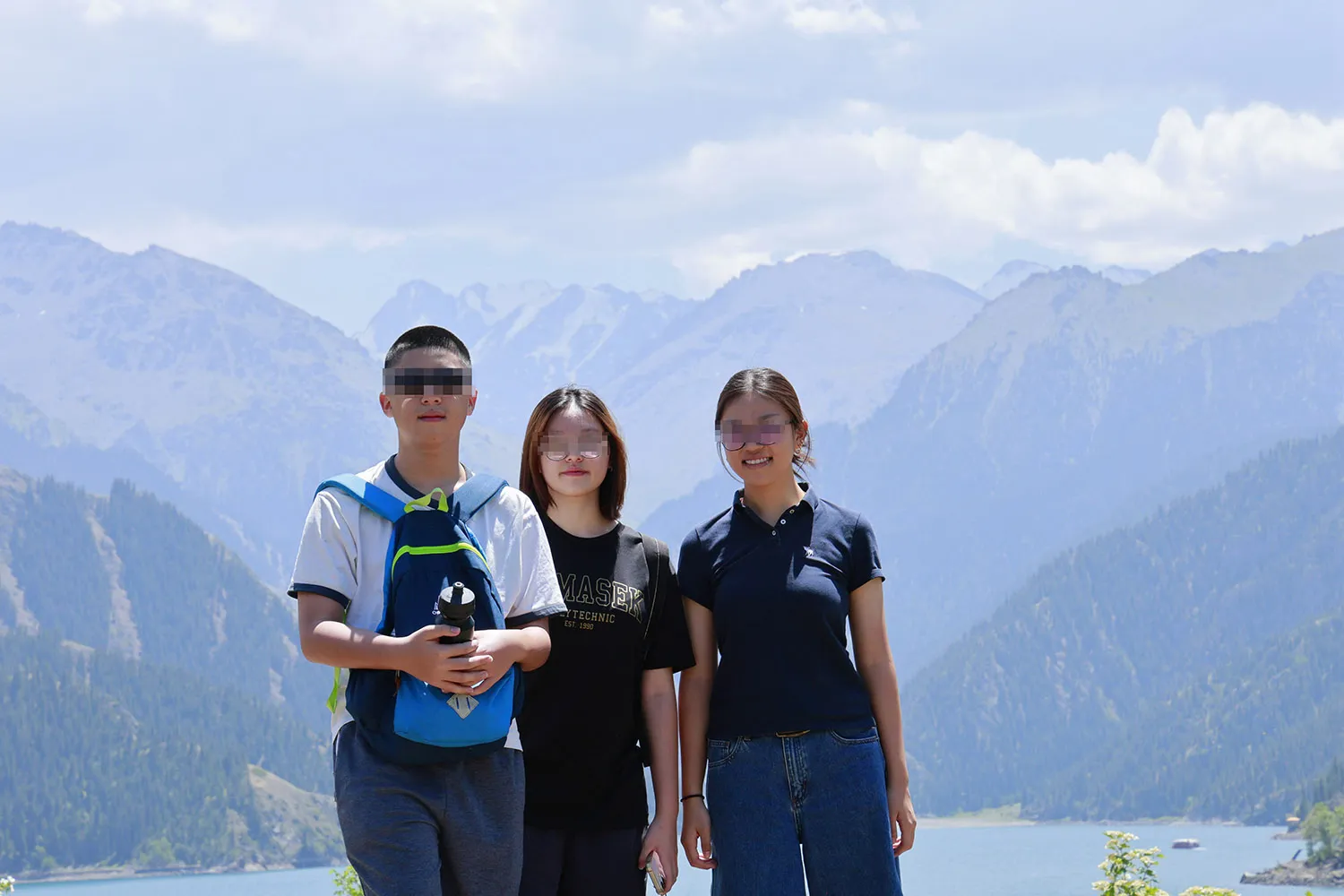2026.06-Singaporean guests at Heavenly Lake