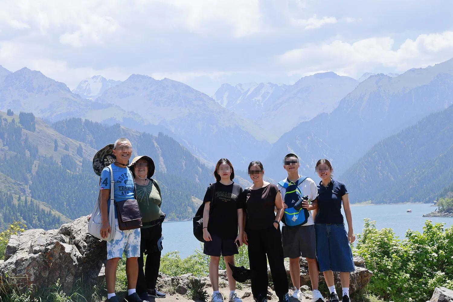 2026.06-Singaporean guests at Heavenly Lake