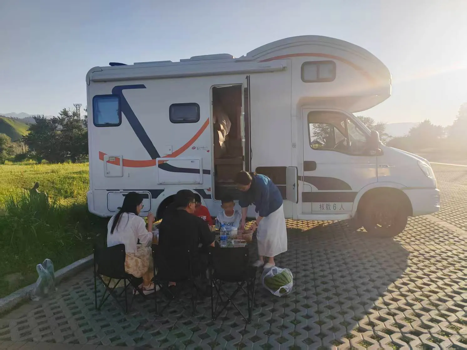 Singaporean RV guests on the Nalati Grassland