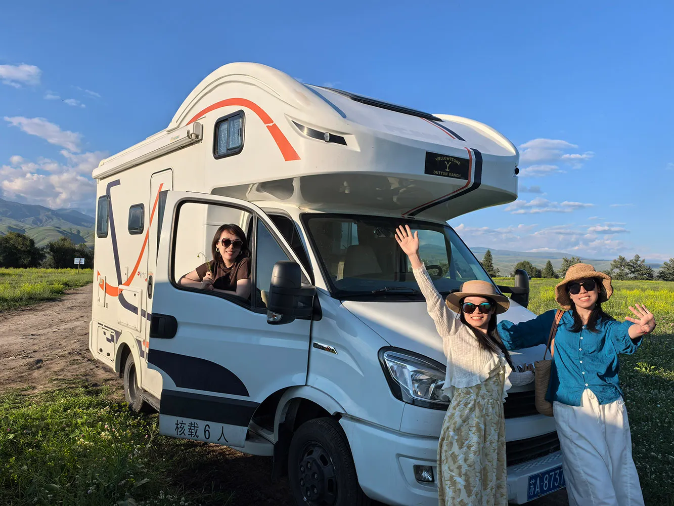 Singaporean RV guests on the Nalati Grassland