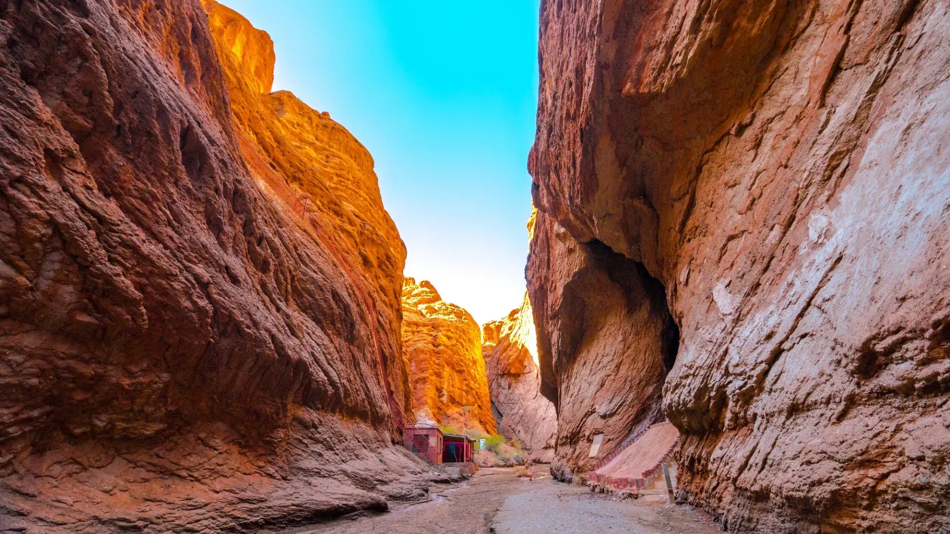 Tianshan Mysterious Grand Canyon Xinjiang narrow red rock slot canyon walkway