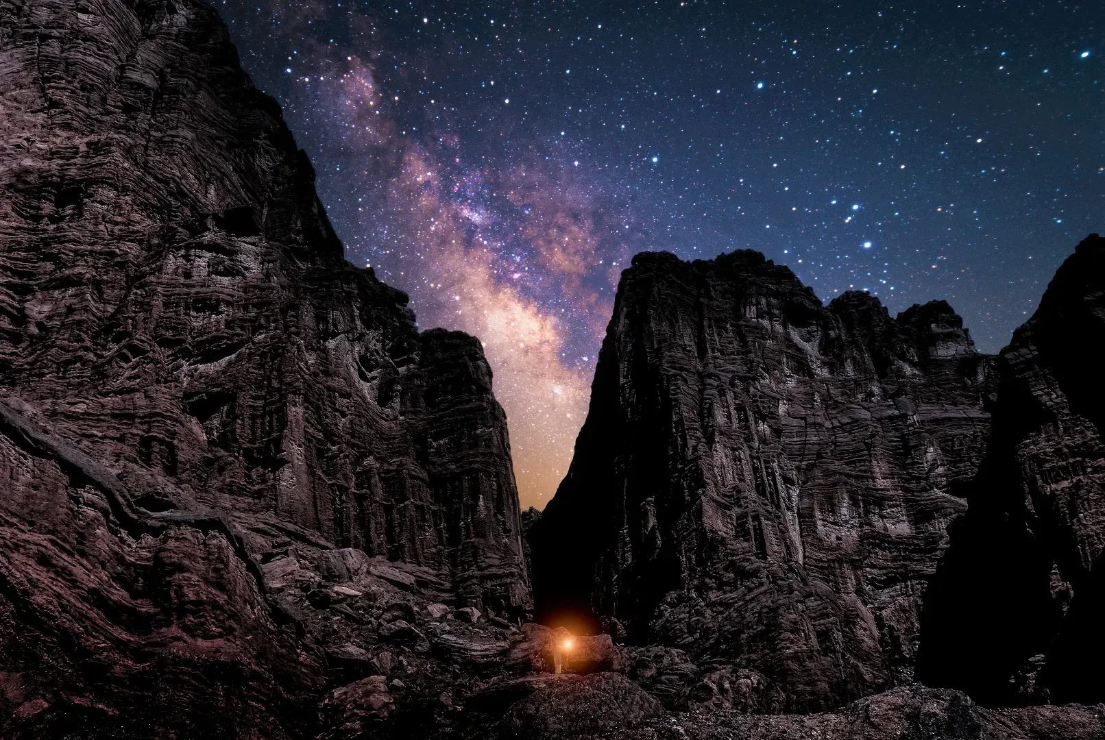 Tianshan Mysterious Grand Canyon Xinjiang night canyon under the Milky Way